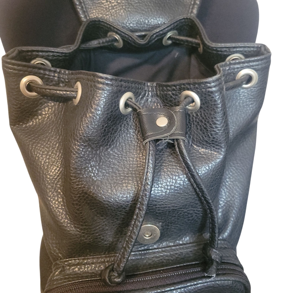 Vintage 1990s GUESS USA Black Pebble Leather Buckle Drawstring Backpack - Picture 9 of 10